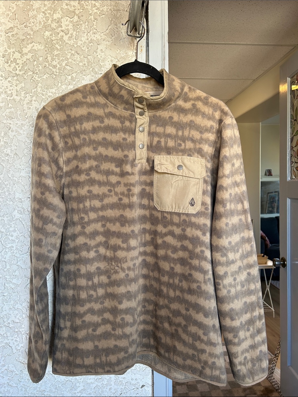 Volcom Men’s Tan & Brown Tie-Dye Henley Pullover